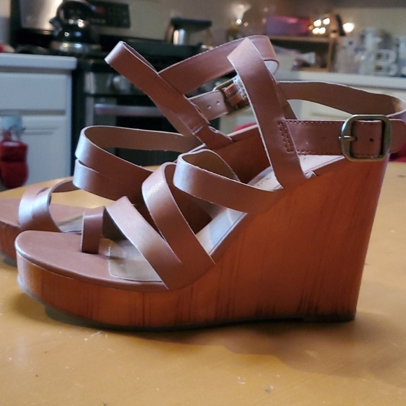 Lucky Brand leather wedge sandals - Picture 3 of 4